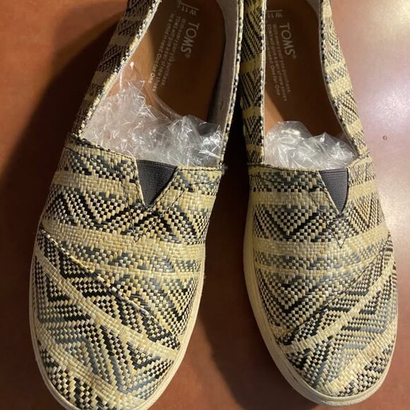 Toms Slip On Shoes Black & White Pattern - Picture 1 of 5